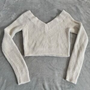 American Eagle Cream Ribbed Fuzzy Cropped V-Neck Sweater Women's‎ Medium Ivory